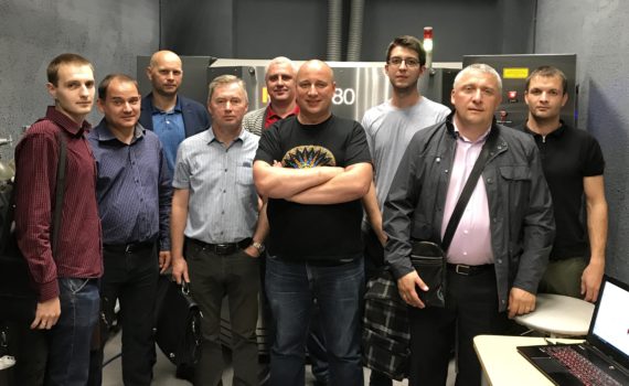 Представители Росатома знакомятся с нашим оборудованием для 3D печати металлами